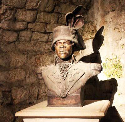 Así nos identificamos / François Dominique Toussaint-Louverture - Haití